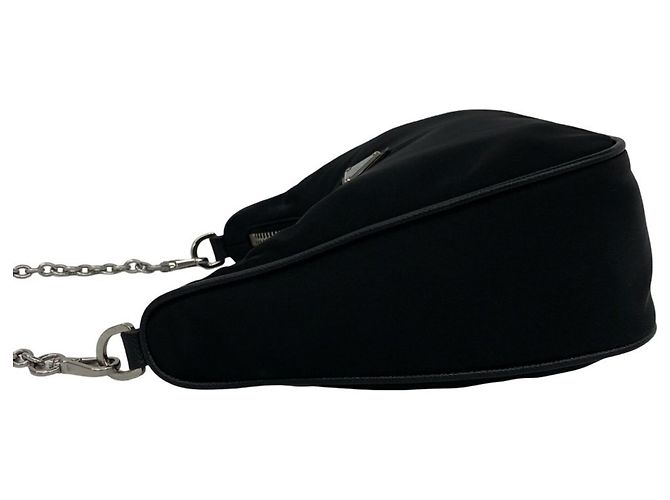 Prada Re-Edition Schultertasche mit Triangle-Logo Schwarz - Ansicht 5