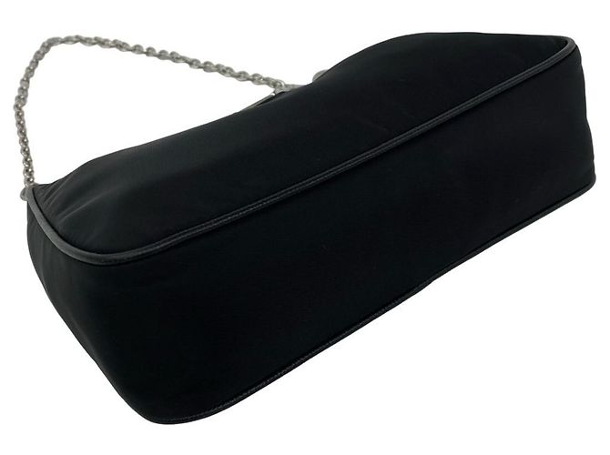 Prada Re-Edition Schultertasche mit Triangle-Logo Schwarz - Ansicht 7