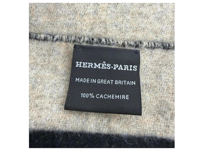 Stola Love Story in cashmere Hermès Nero Beige - vista 10