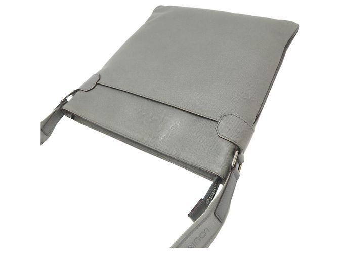 Borsa a tracolla Louis Vuitton Taiga Sasha da uomo - vista 4