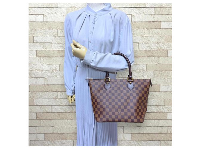 Borsa Louis Vuitton Saleya PM Damier Marrone - vista 2