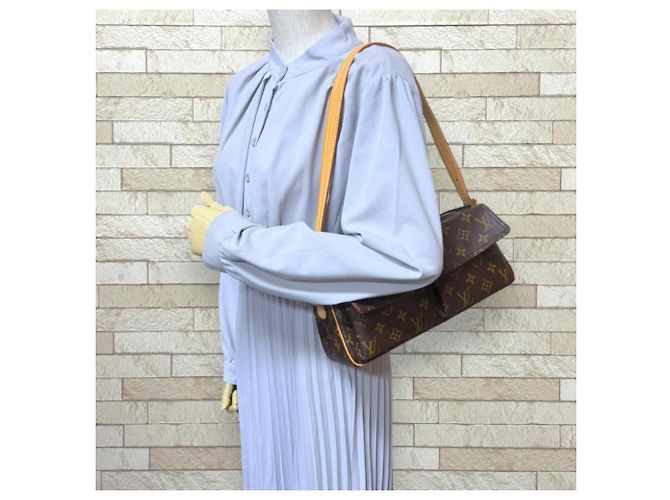 Borsa a Spalla Louis Vuitton Vivacite MM Monogram Marrone - vista 2
