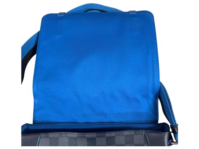 Borsa a tracolla Louis Vuitton District PM NM Damier Graphite Nero Blu - vista 10