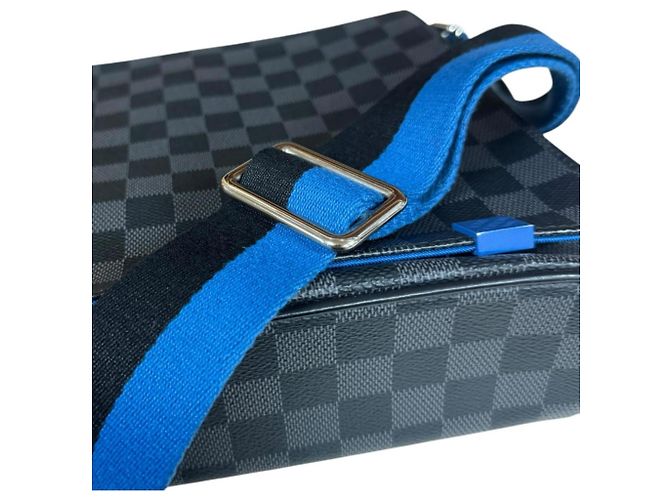 Borsa a tracolla Louis Vuitton District PM NM Damier Graphite Nero Blu - vista 13