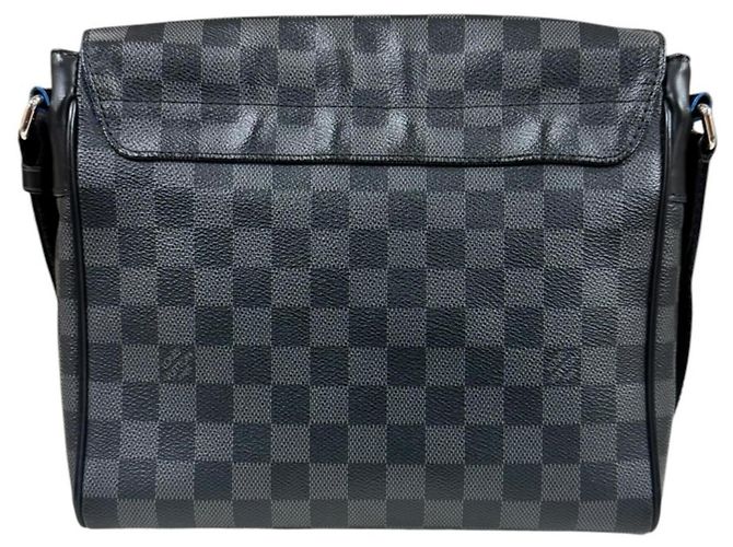 Borsa a tracolla Louis Vuitton District PM NM Damier Graphite Nero Blu - vista 3