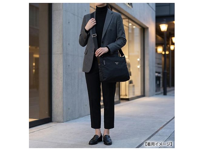 Borsa a tracolla in nylon nero Prada - vista 11