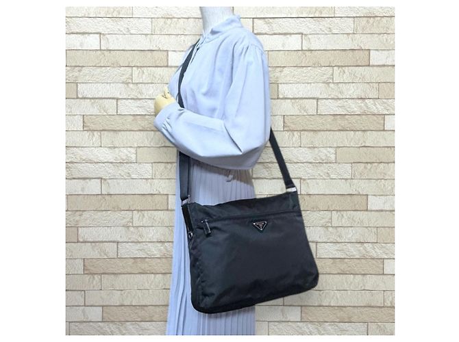 Borsa a tracolla in nylon nero Prada - vista 2
