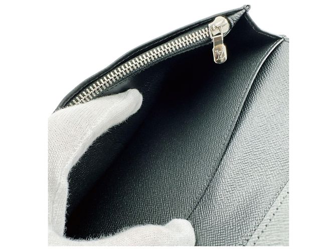 Brazza Louis Vuitton Taiga Long Wallet Black - view 9