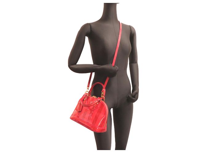 Borsa Louis Vuitton Alma BB Rosso - vista 8
