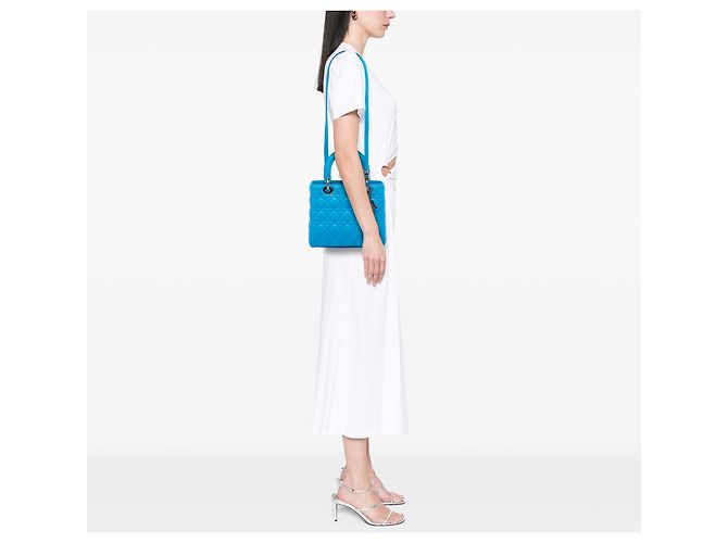Lady Dior in agnello cannage blu, misura Medium Turchese - vista 5
