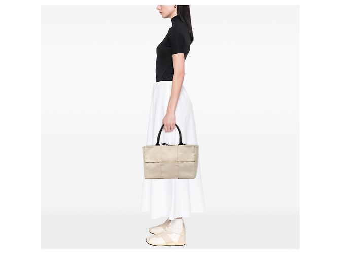 Bolsa Bottega Veneta White Medium Canvas Maxi Intrecciato Arco Tote Branco - vista 6