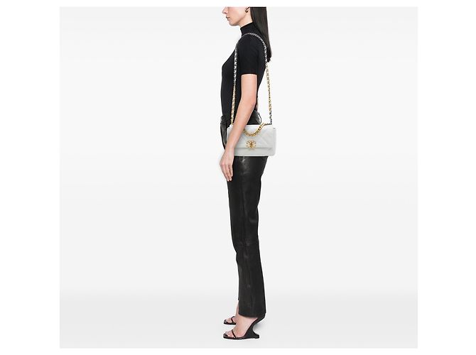 Chanel White Medium Lambskin 19 Flap Bianco - vista 6