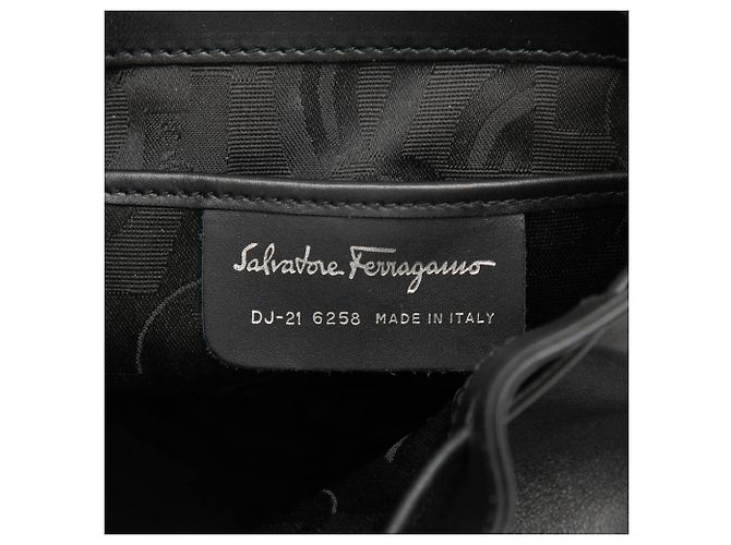 Salvatore Ferragamo Mochila Ferragamo em couro preto Double Gancini - vista 5