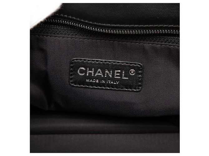 Chanel Paris Biarritz Tote aus gesteppter beschichteter Canvas in Schwarz Medium - Ansicht 5