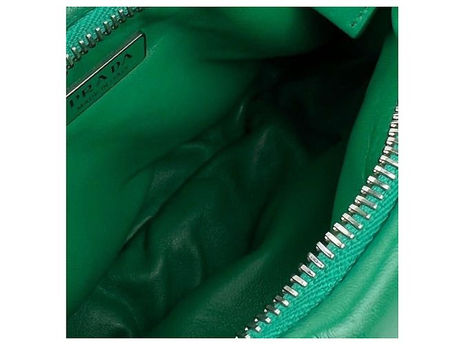 Bolsa de mão mini acolchoada em couro nappa macio verde Prada - vista 10