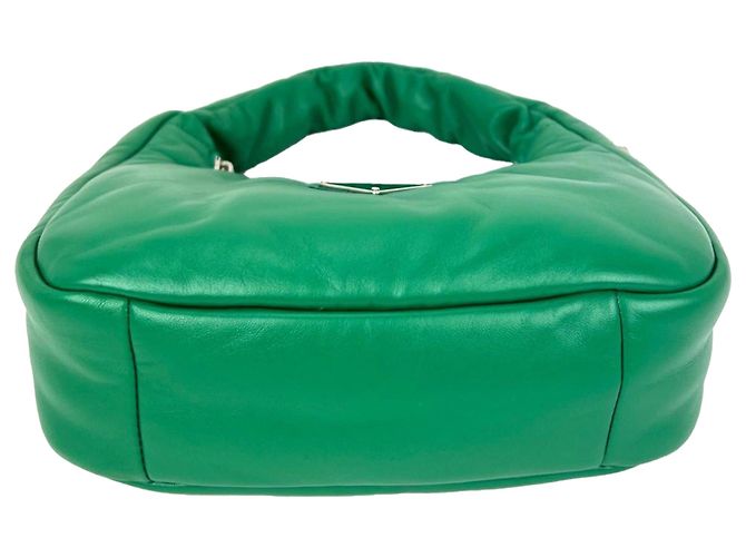 Bolsa de mão mini acolchoada em couro nappa macio verde Prada - vista 3