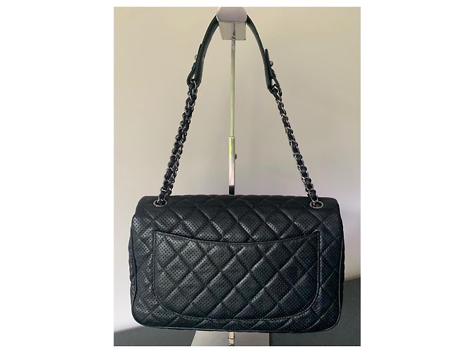 Borsa Chanel Timeless Classic Jumbo Flap in pelle traforata Nero - vista 2