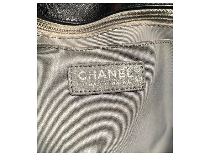 Borsa Chanel Timeless Classic Jumbo Flap in pelle traforata Nero - vista 4