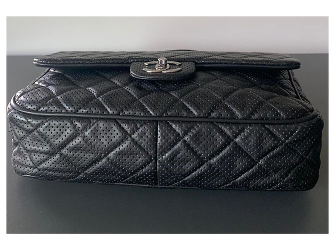 Borsa Chanel Timeless Classic Jumbo Flap in pelle traforata Nero - vista 6