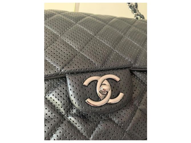 Borsa Chanel Timeless Classic Jumbo Flap in pelle traforata Nero - vista 7