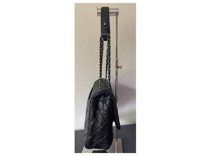 Borsa Chanel Timeless Classic Jumbo Flap in pelle traforata Nero - vista 9