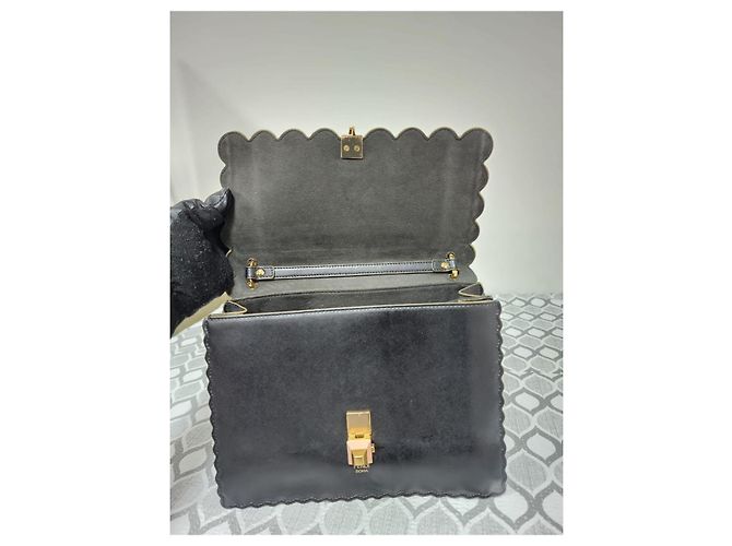 FENDI Vitello Liberty Scalloped Studded Kan I Shoulder Bag Black Nero - vista 11