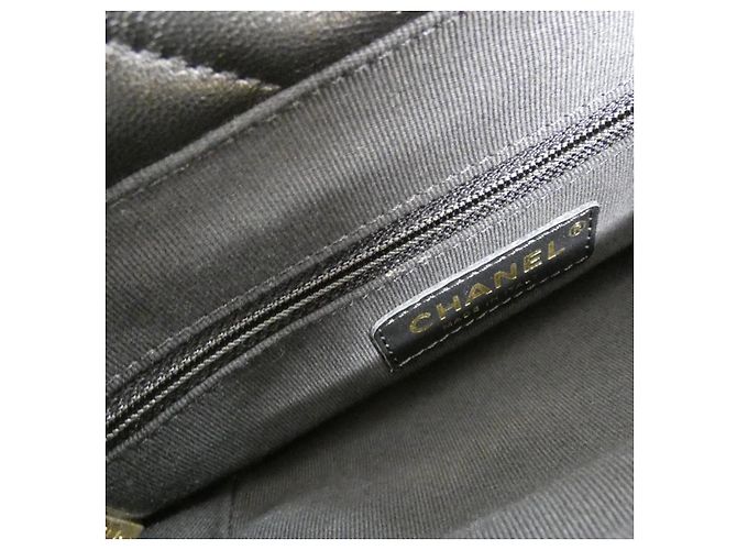 Borsa a tracolla in agnello Chanel Nero Gold hardware - vista 9