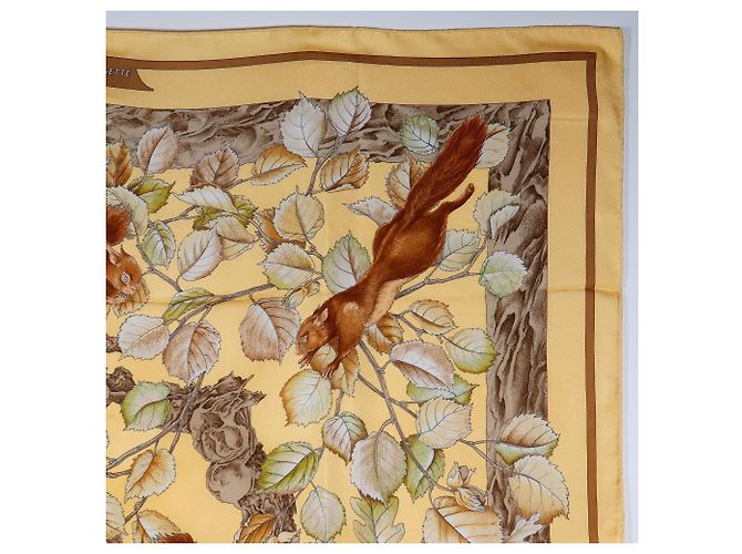 Hermès Hermes Carre90 CASSE NOISETTE Sciarpa in seta Beige - vista 3