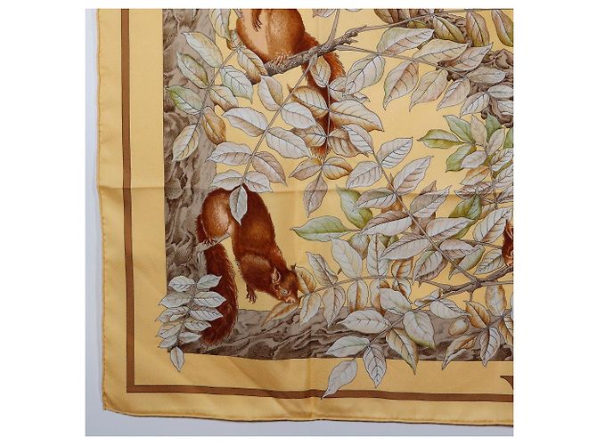 Hermès Hermes Carre90 CASSE NOISETTE Sciarpa in seta Beige - vista 4