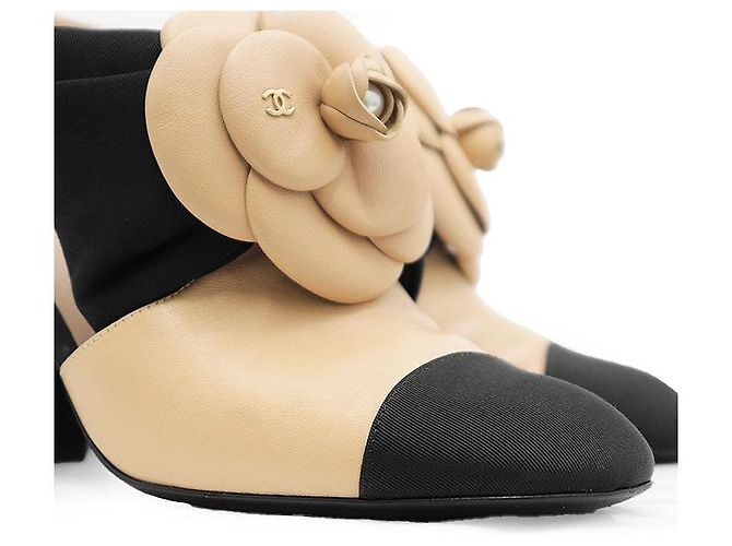Sandálias de salto alto em couro Chanel Preto Bege - vista 4