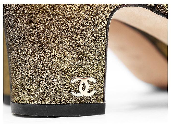 Décolleté slingback Chanel G31318 in pelle Nero D'oro - vista 3