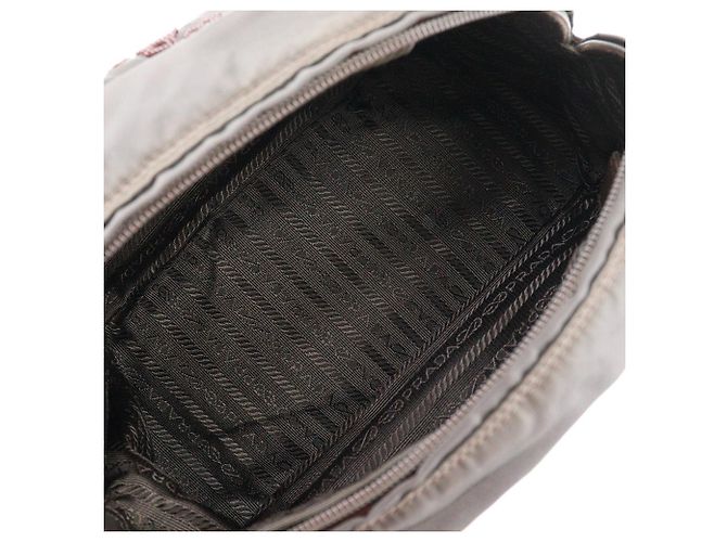 Borsa in nylon con logo con perline Prada Marrone - vista 6