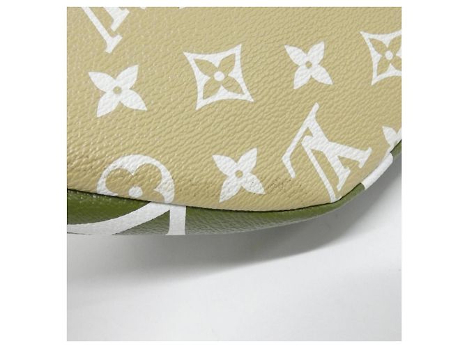 Borsa a tracolla Louis Vuitton Monogram Giant Bumbag Verde Cachi - vista 3