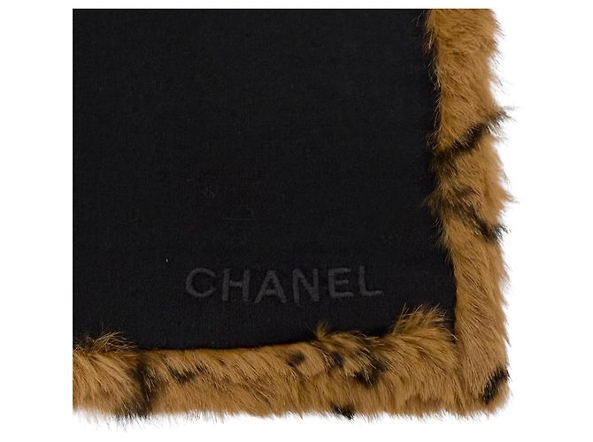 Timeless Stola CHANEL con ricamo logo Vintage Marrone Nero - vista 5