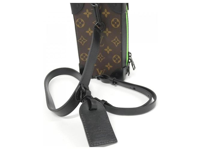 Borsa a tracolla Louis Vuitton Soft Trunk Phone Box Monogram Marrone - vista 8