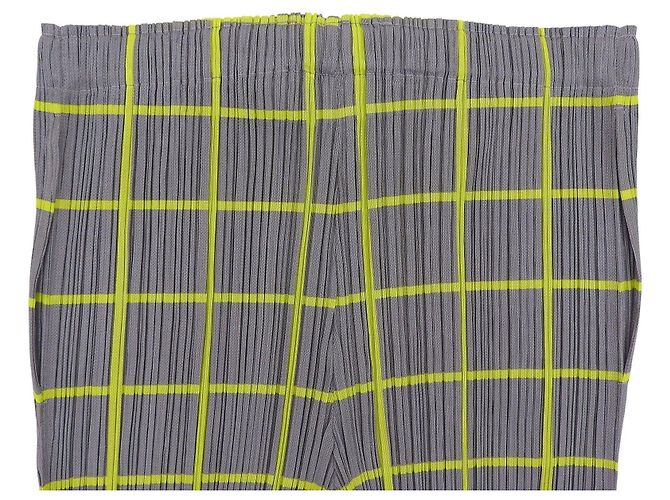 Issey Miyake PLEATS PLEASE Hose aus Polyester Braun Gelb - Ansicht 4