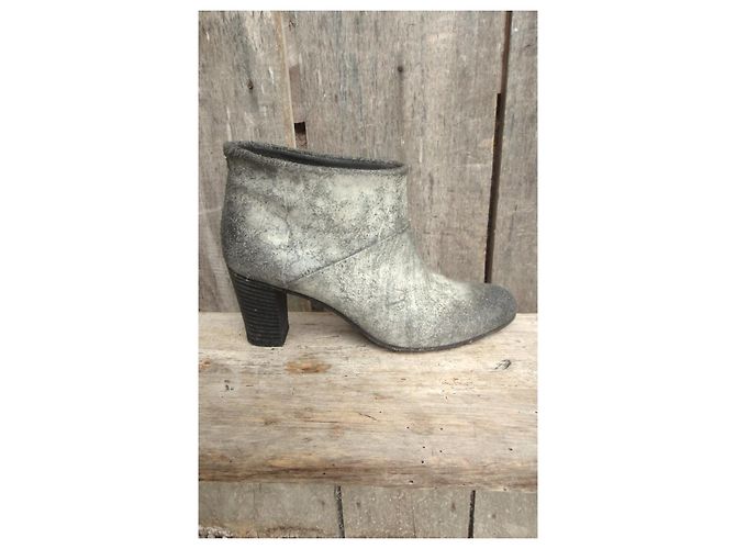 Maison Martin Margiela Maison Margiela Botins MM22 em Couro Cinza - vista 10