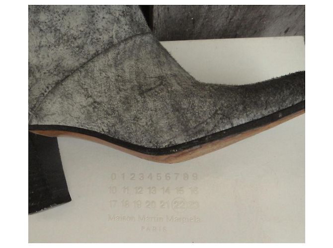 Maison Martin Margiela Maison Margiela Botins MM22 em Couro Cinza - vista 3