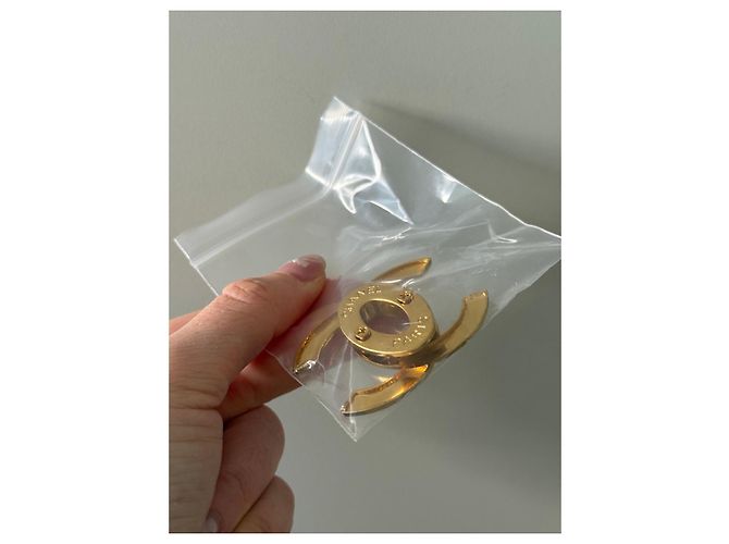 Spilla Chanel Logo CC Dorata D'oro - vista 6