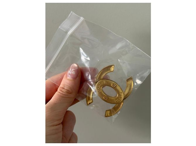 Spilla Chanel Logo CC Dorata D'oro - vista 8