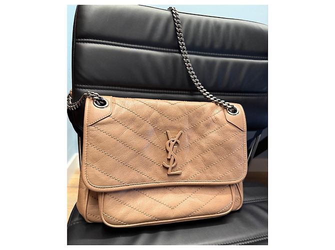 Saint Laurent Niki Bolsa de couro acolchoado Bege - vista 10