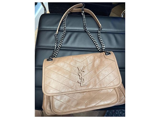 Saint Laurent Niki Bolsa de couro acolchoado Bege - vista 11