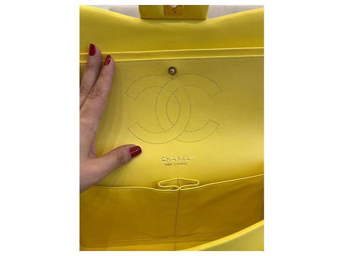 Timeless Chanel Classic Flap Bag medium aus gestepptem Lammleder gelb - Ansicht 11