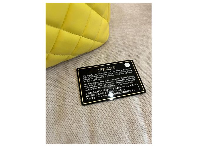 Timeless Chanel Classic Flap Bag medium aus gestepptem Lammleder gelb - Ansicht 14