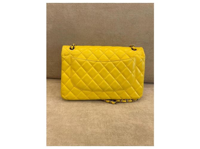 Timeless Chanel Classic Flap Bag medium aus gestepptem Lammleder gelb - Ansicht 2
