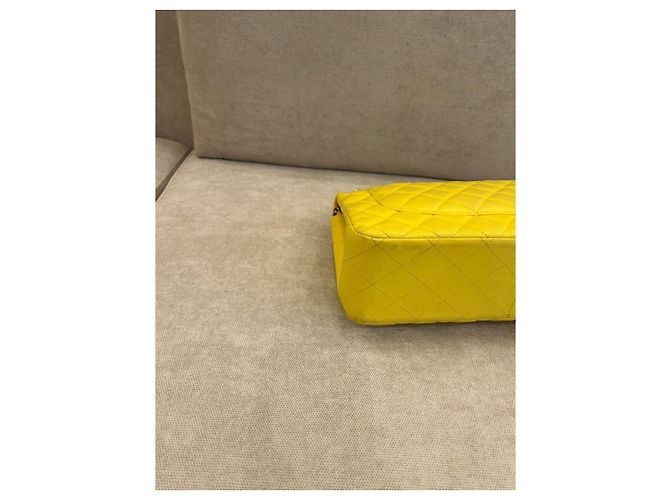 Timeless Chanel Classic Flap Bag medium aus gestepptem Lammleder gelb - Ansicht 5