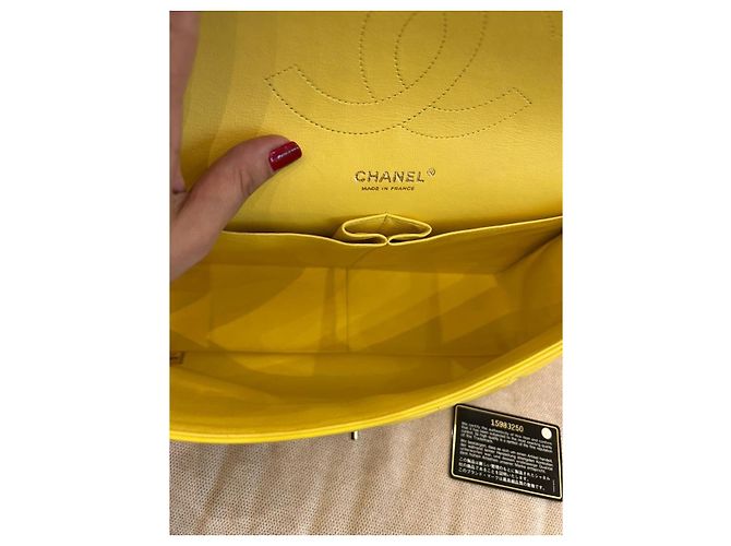 Timeless Chanel Classic Flap Bag medium aus gestepptem Lammleder gelb - Ansicht 9