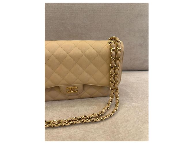 Timeless Chanel Klassische Mittelgröße Klappentasche aus Caviar-Leder beige - Ansicht 4