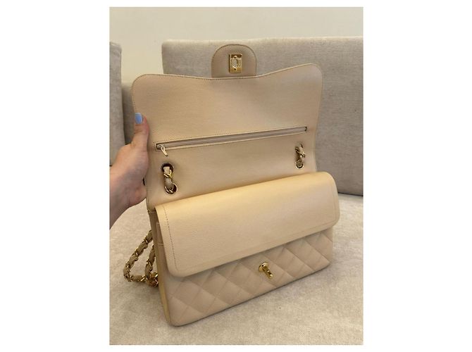 Timeless Chanel Klassische Mittelgröße Klappentasche aus Caviar-Leder beige - Ansicht 6