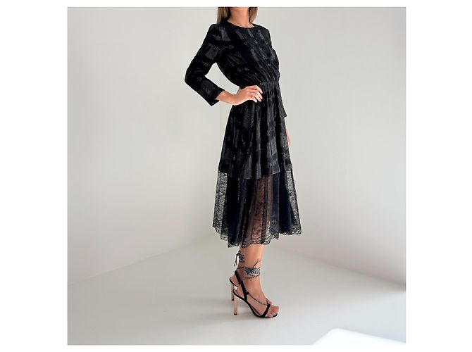 Autre Marque We Are Kindred Vestido Midi con Encaje Negro - vista 2